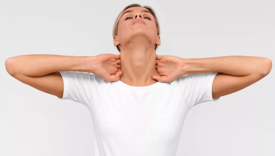 बिना दवा और सर्जरी के दूर करें ‘बफेलो हंप’, अपनाएं ये असरदार योगासन