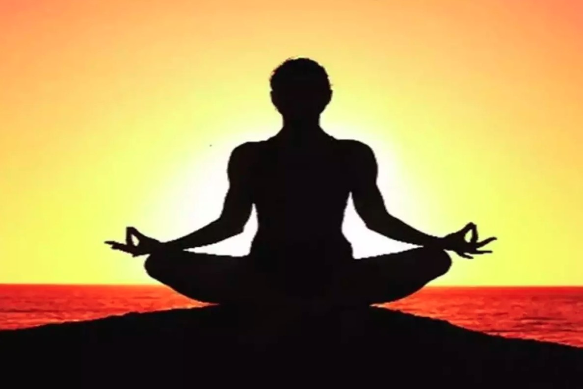 तनाव और रिश्तों की खटास को करें दूर, योग से पाएं भावनात्मक मजबूती